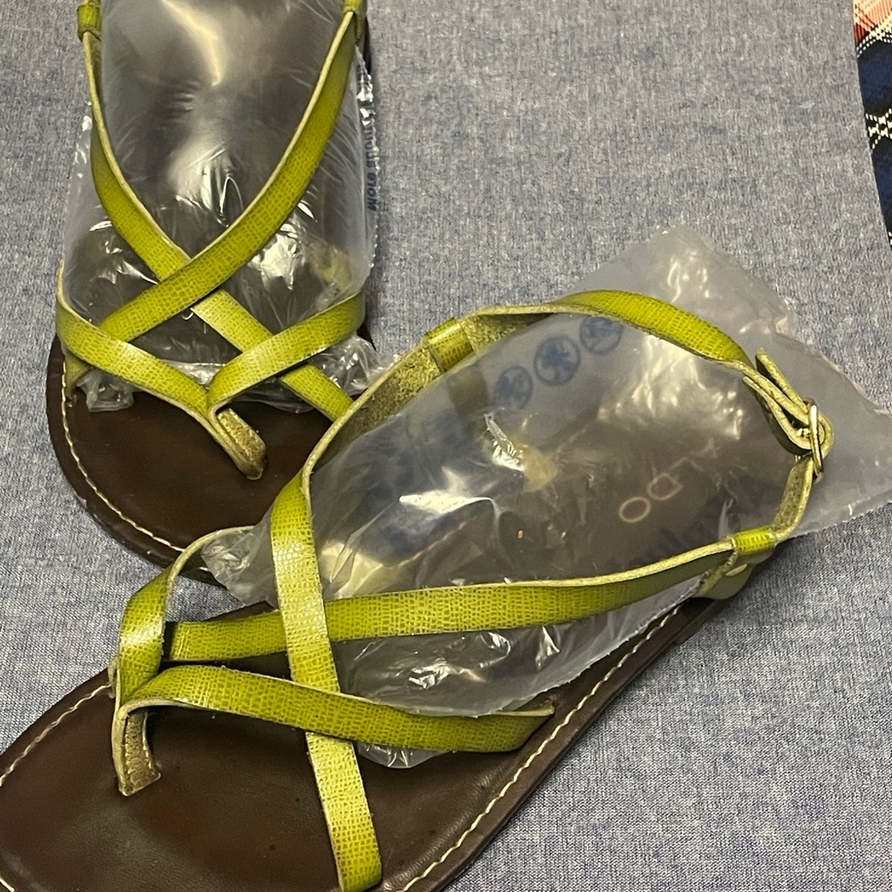 Sandal - Picture 2 of 5